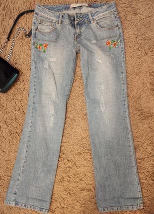 Джинсы в вышивкой fox jeans