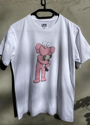 Футболка uniqlo&amp;kaws1 фото