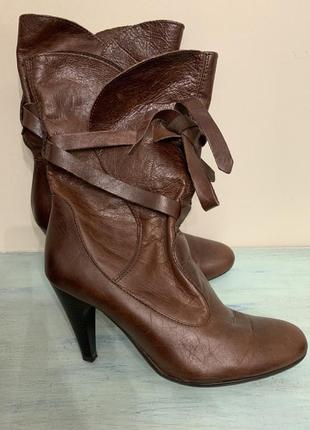 Кожаные осенние сапоги на небольшом каблуке от topshop