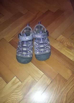 Сандалі спортивні