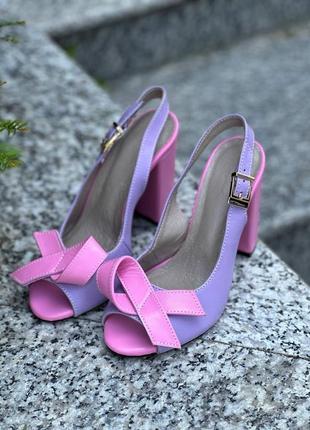 Лавандовые с розовым туфли босоножки на каблуке много цветов5 фото