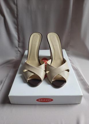 Кожаные итальянские босоножки 39 размер шлепанцы на каблуках сандалии5 фото