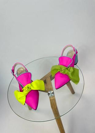 Разноцветные яркие кожаные босоножки с острым носком3 фото