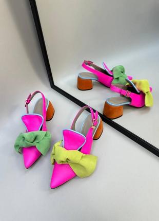 Разноцветные яркие босоножки с острым носком декором3 фото
