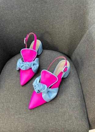 Яркие розовые фуксия с голубым босоножки на каблуке5 фото