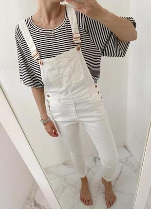 Белый джинсовый комбинезон h&m9 фото