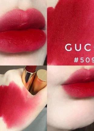 Помада с матовым финишем gucci rouge à lèvres mat lipstick 509 janie scarlet 3.5 г4 фото