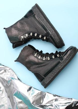 Стильные кожаные женские зимние черные серебристые ботинки на цигейке натуральная кожа