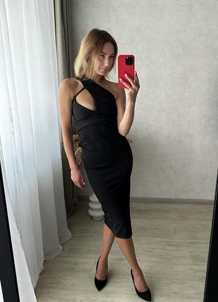Чорна  сукня