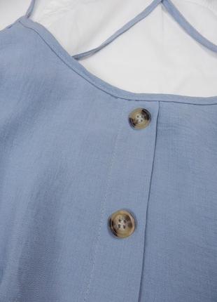 Нежно голубой топ майка легкая блуза без рукавов на бретелях на пуговицах с поясом5 фото