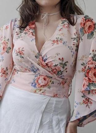 Яскравий топ блуза в квітковий принт