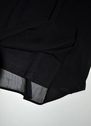Красивое черное платье с открытыми плечами и вышивкой цветы5 фото