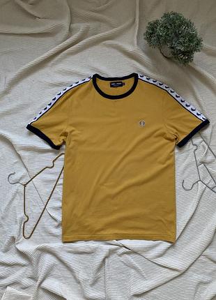 Чоловіча футболка fred perry з лампасами