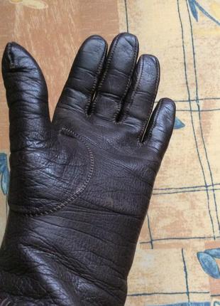 Кожаные перчатки тёмно - коричневые3 фото