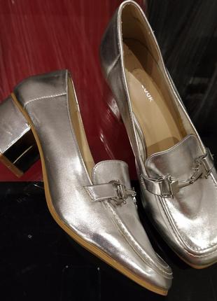 Туфлі ,лофери жіночі срібні з квадратним носиком3 фото