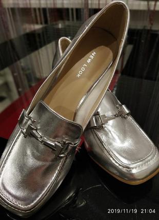 Туфлі ,лофери жіночі срібні з квадратним носиком4 фото