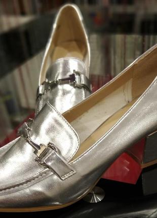 Туфлі ,лофери жіночі срібні з квадратним носиком5 фото