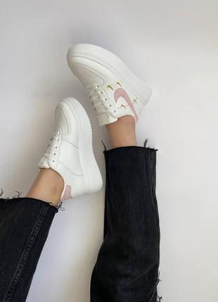 Распродажа белые кеды - кроссовки со вставками цвета пудры на повышенной подошве8 фото