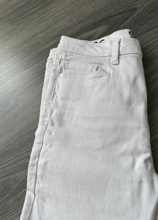 Білі джинси skinny,середня посадка.