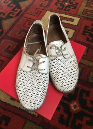 Мокасини