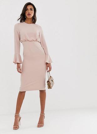 Платье-футляр миди с оборками на рукавах