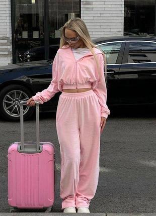Женский костюм розовый пудра барби barbie велюр лето весна тренд 2023 легкий брюки укороченная кофта
