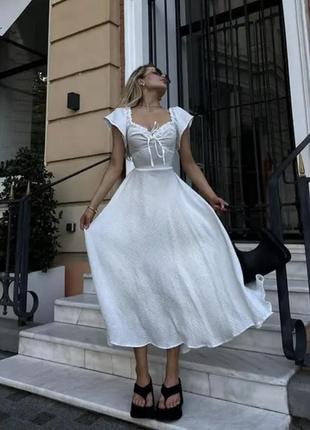Белое платье со шнуровкой на спине2 фото