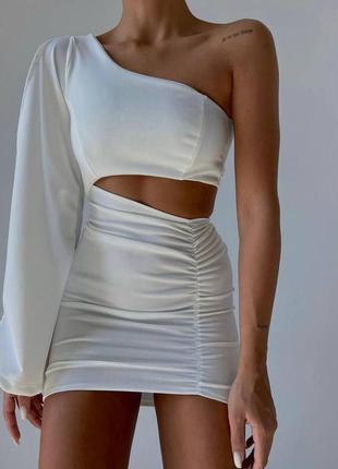Жіноча біла облягаюча літня сукня тренд 20231 фото