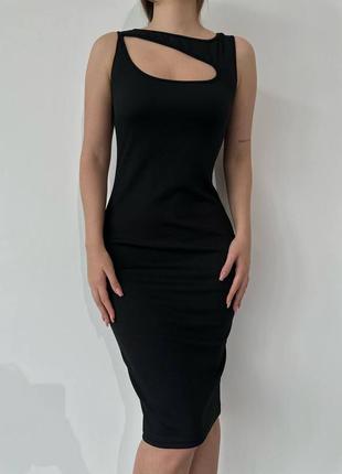 Трендовое черное облегающее платье миди батал норма лето тренд 2023 с вырезом