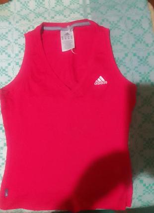 Майка adidas.