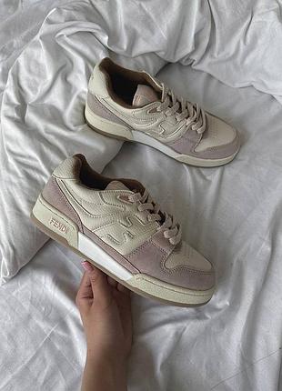 Женские кроссовки в стиле fendi pink