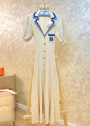 Длинное трикотажное бежевое платье на пуговицах с воротником карманами вышивкой sandro6 фото
