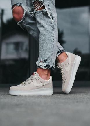 Женские кроссовки nike air force 1 beige suede / smb