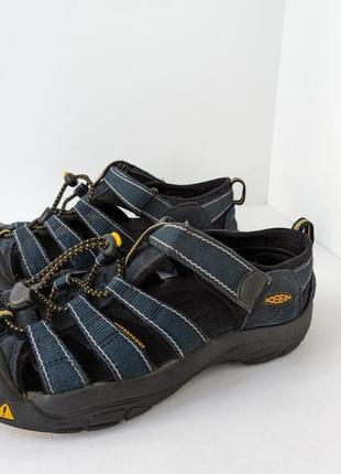 Шльопанці keen