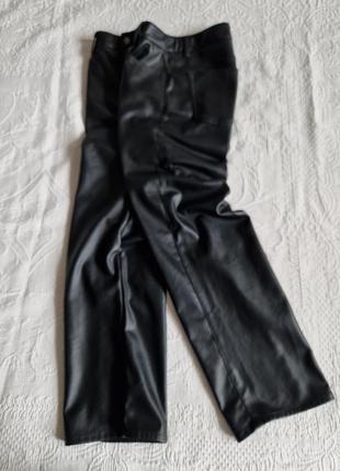 Женские черные брюки штаны из еко-кожи hm прямые колоши6 фото