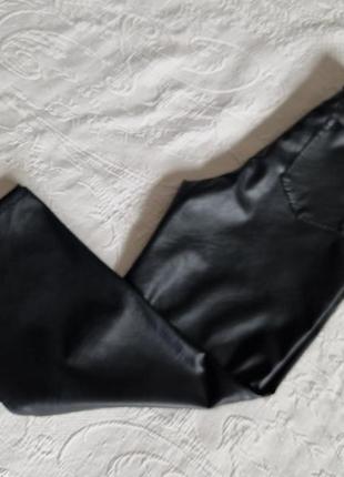 Женские черные брюки штаны из еко-кожи hm прямые колоши7 фото