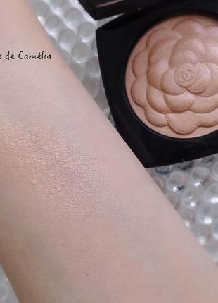 Хайлайтер для вишуканий chanel reve de camelia illuminating powder 10g2 фото