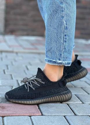 Женские кроссовки