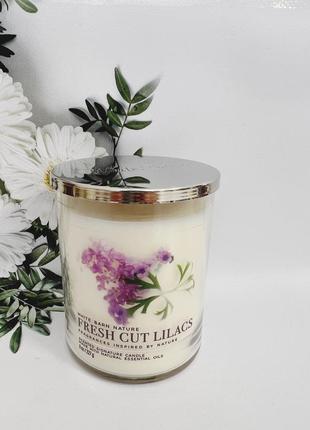 Свічка fresh cut lilacs від bath and body works