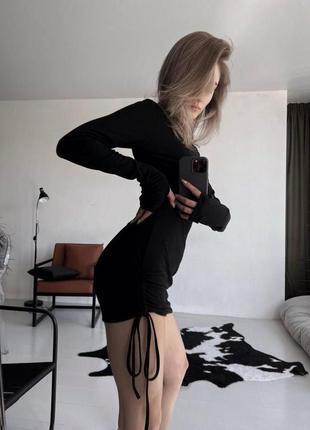 Элегантное и сексуальное базовое черное мини-платье рубчик с боковыми складками для регулирования длины2 фото
