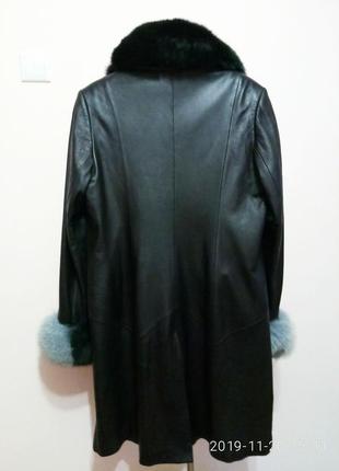 Жіноче шкіряне пальто демі з натуральним хутром3 фото
