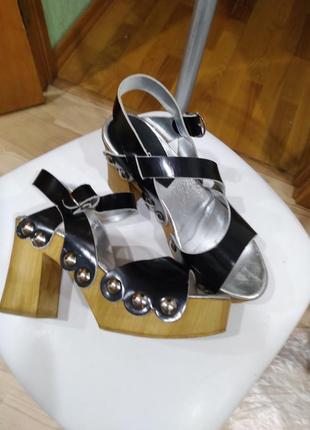 Дизайнерські босоніжки р.38