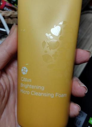 Frudia citrus brightening micro cleansing foam 145 ml освітлювальна пінка, що надає сяйва шкірі2 фото