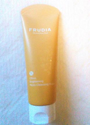 Frudia citrus brightening micro cleansing foam 145 ml осветляющая пенка придающая сияние коже