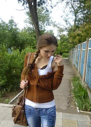 Вязаная кофточка на пуговицах коричневая
