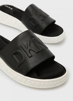 Брендовые ортопедические шлепанцы dkny с надписями (логотипами) на танкетке оригинал