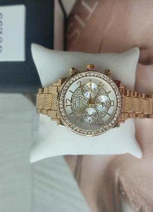 Модные женские часы