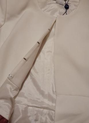 Новый пиджак с воланом  белый, р 44-467 фото