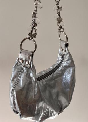 Серебристая сумка багет от new look2 фото