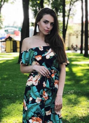 Літня сукня у квітковий принт з відкритими плечима та довжиною міді5 фото